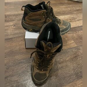 Merrell Men's Tan and Black Outdoor Hiking Boots - minimally worn